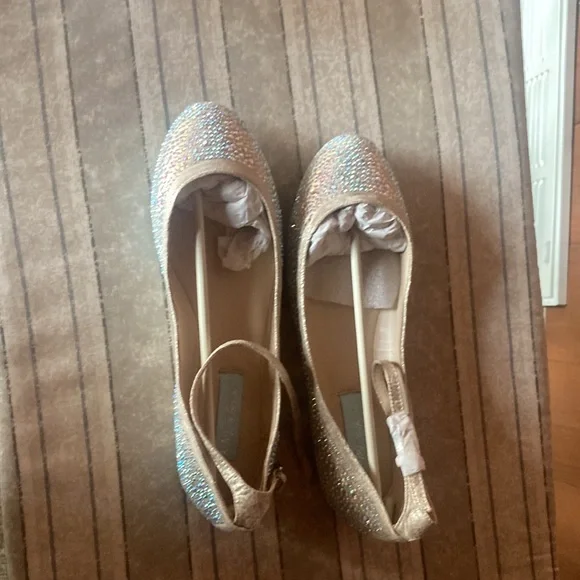 Brand new Betsey Johnson Rhinestones Flats - Picture 2 of 4